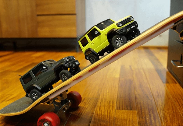 Kyosho MINI-Z 4X4 RTR with Suzuki Jimny Sierra Body - Green 11 Kyosho MINI-Z 4X4 RTR with Suzuki Jimny Sierra Body - Green - Image 9